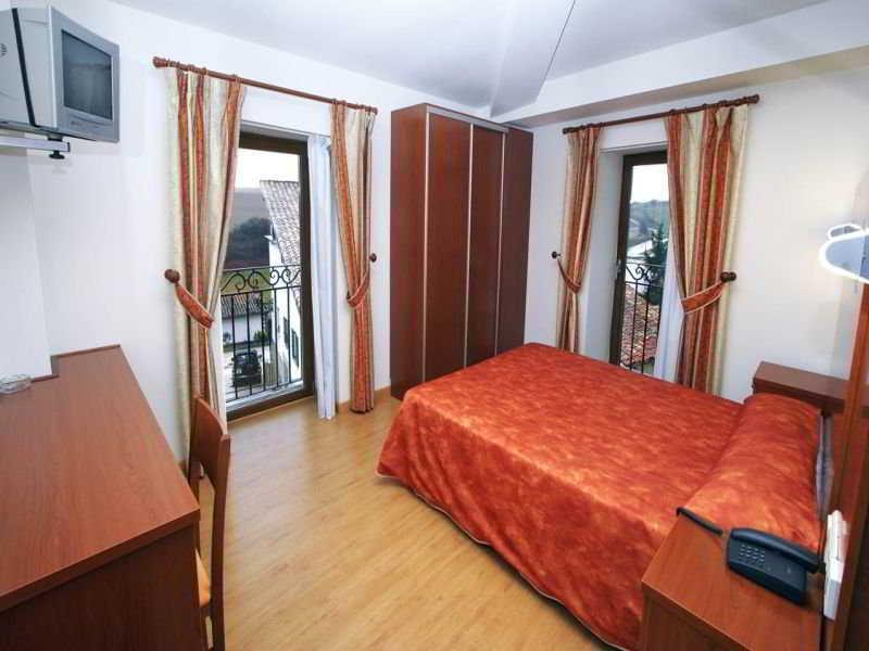 Hotel Agorreta Salinas De Pamplona Esterno foto