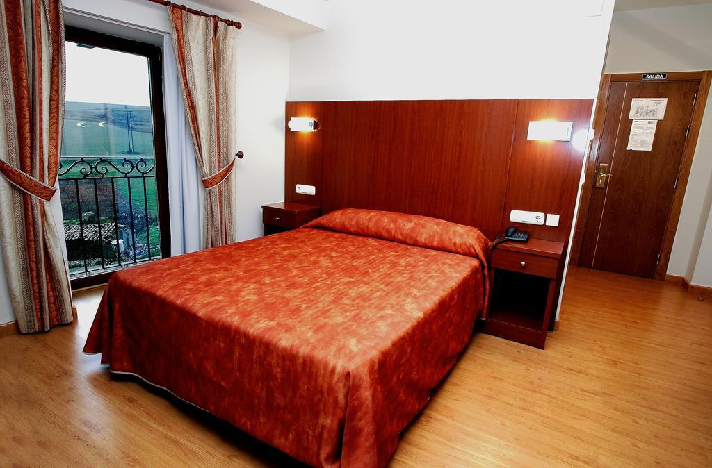 Hotel Agorreta Salinas De Pamplona Camera foto