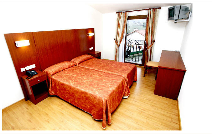 Hotel Agorreta Salinas De Pamplona Esterno foto